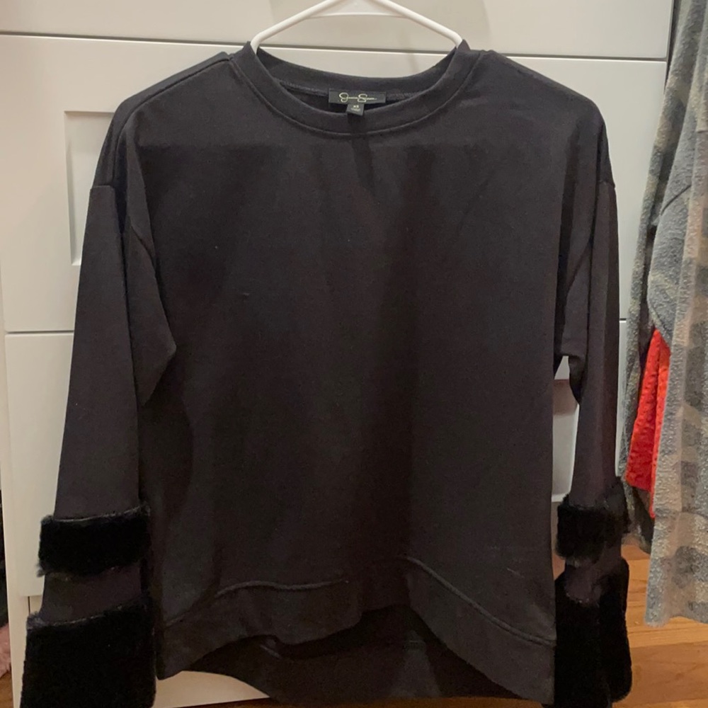 BLACK SWEATSHIRT!!